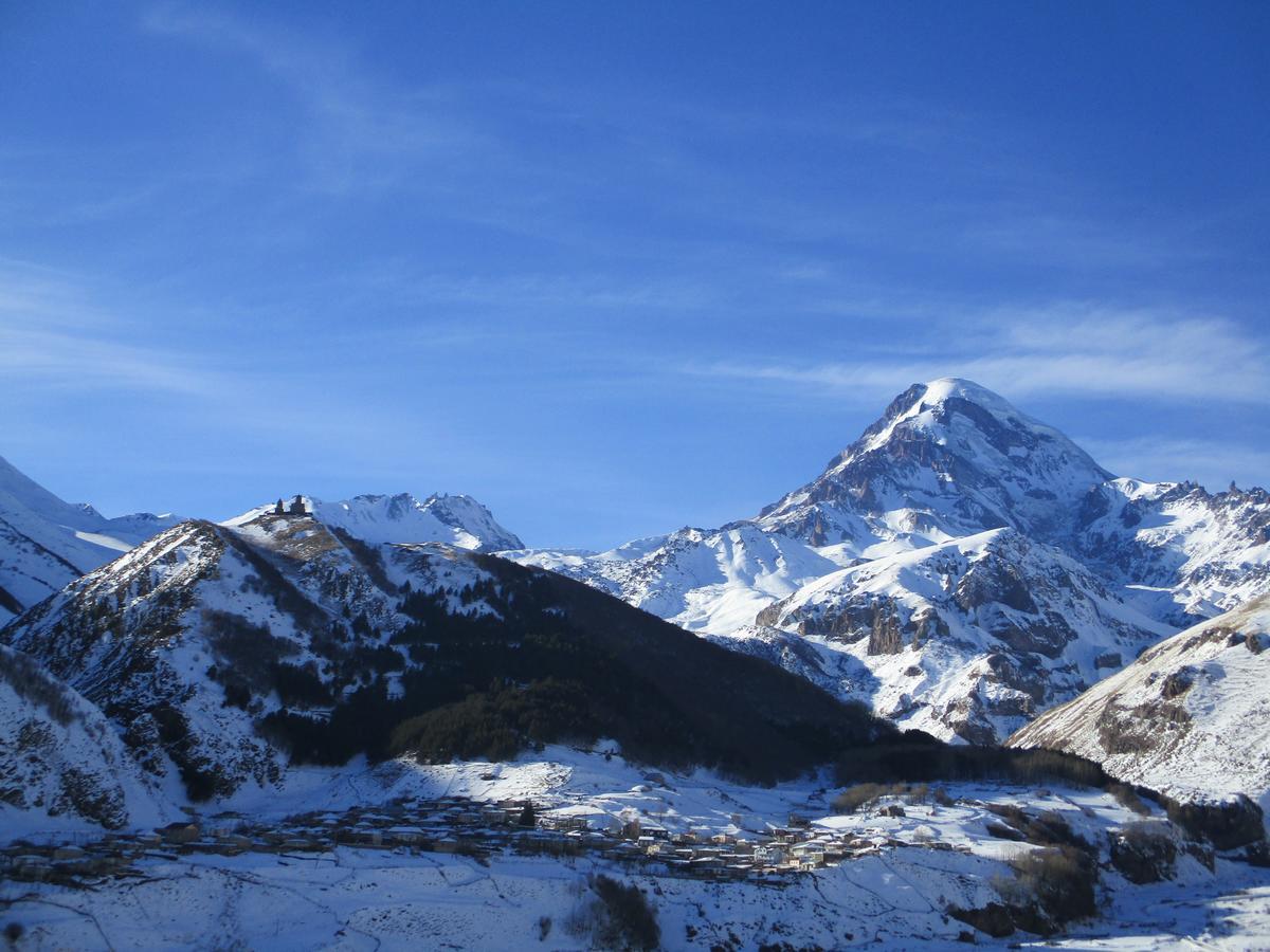Hotel The White House Kazbegi Esterno foto