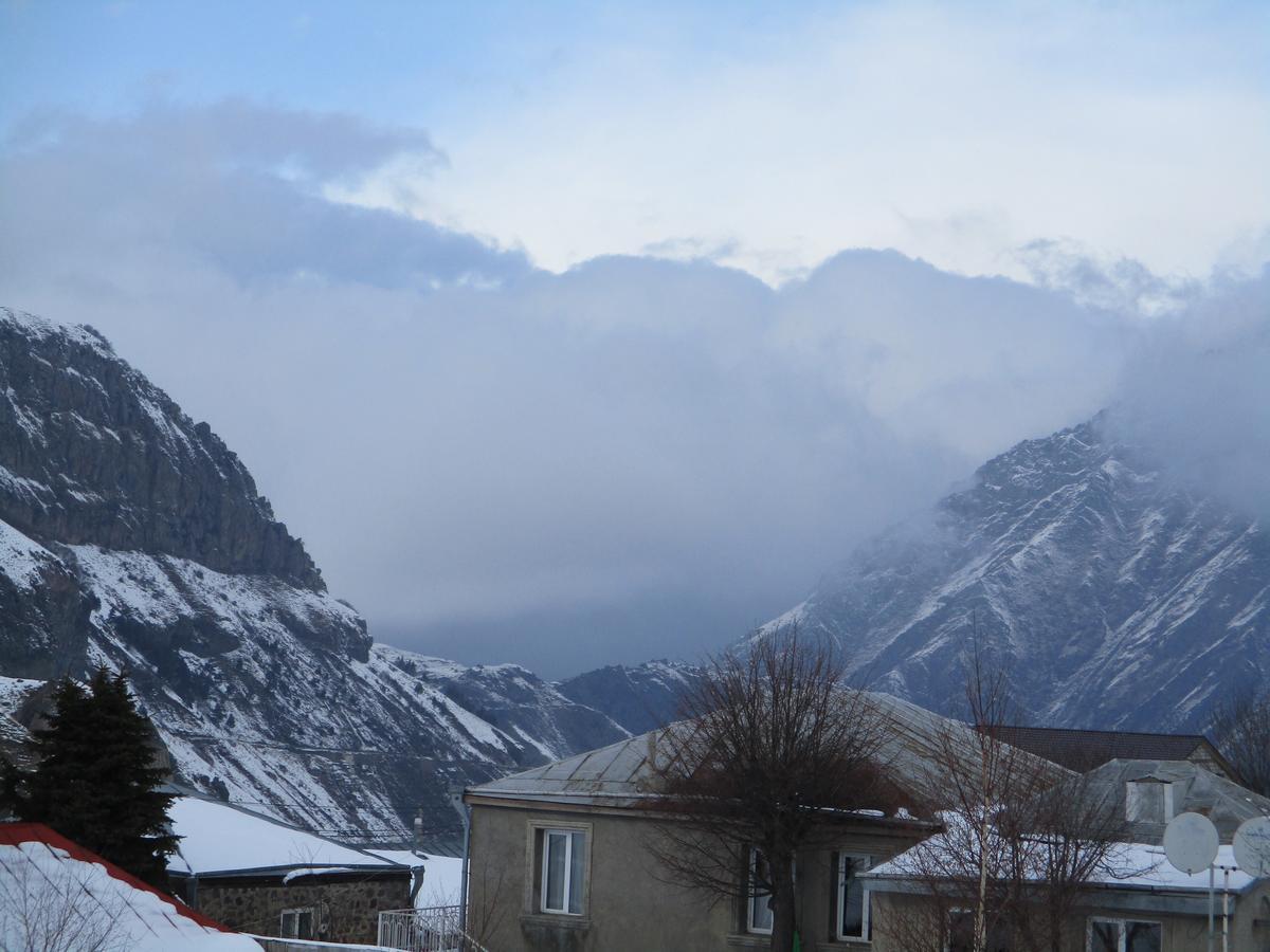 Hotel The White House Kazbegi Esterno foto